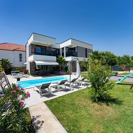 Nina In Croatia Near The Adriatic Coast Villa