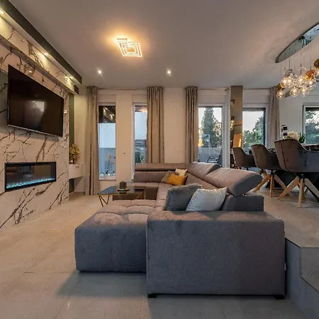 Nina In Croatia Near The Adriatic Coast Villa