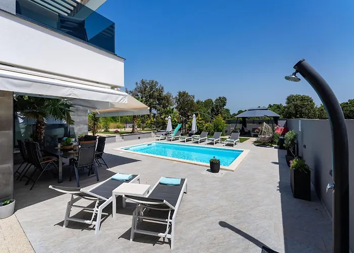 Nina In Croatia Near The Adriatic Coast Villa