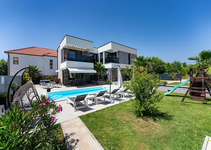 Nina In Croatia Near The Adriatic Coast Villa