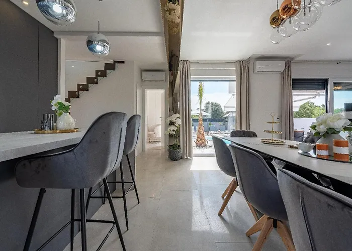 Villa Nina In Croatia Near The Adriatic Coast *